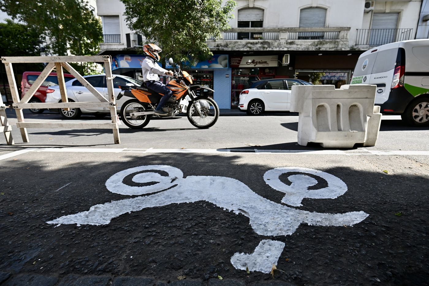 Estacionamiento exclusivo para motos (1).JPG