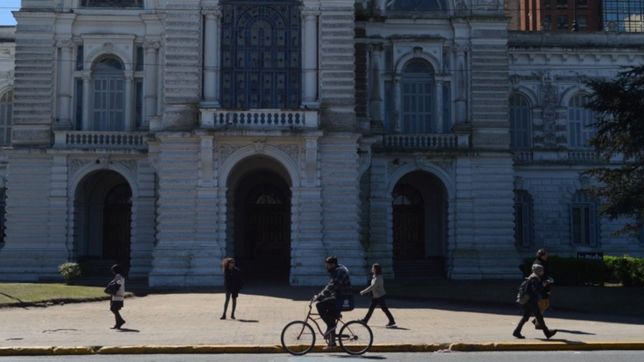las organizaciones sociales levantaron el acampe frente a la municipalidad