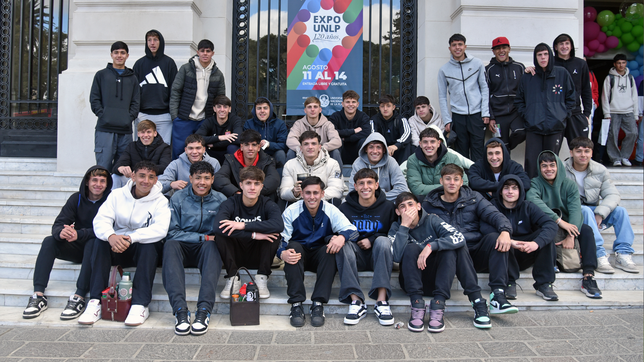 el pincha apuesta por la educacion: un grupo de juveniles participo de la expo unlp