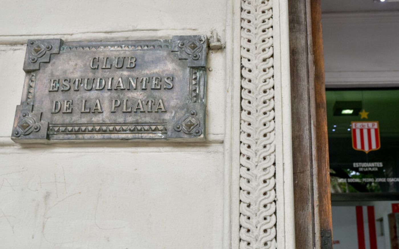 Estudiantes sede social.jpg