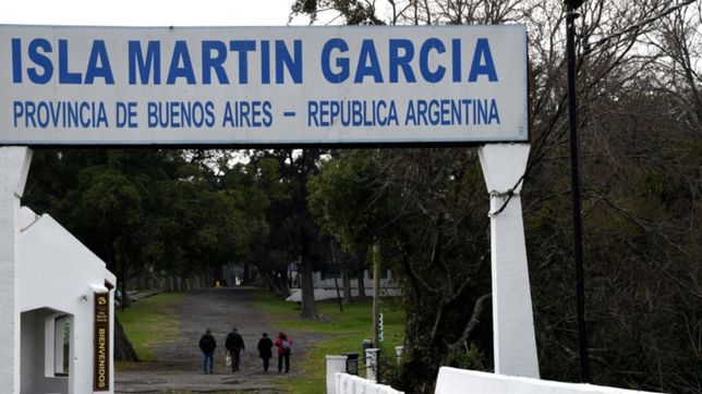 garro pide explicaciones por un intento de desalojo en la isla martin garcia
