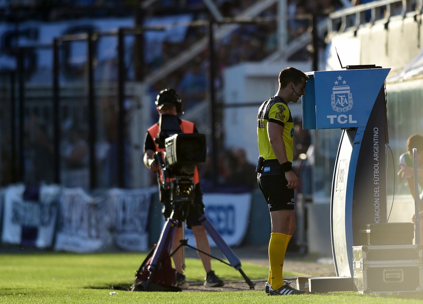 Gimnasia Newells árbitro Zunino VAR Bosque.jpg