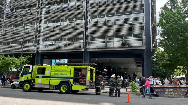 alarma y evacuacion en la torre 1 de plaza moreno por un principio de incendio