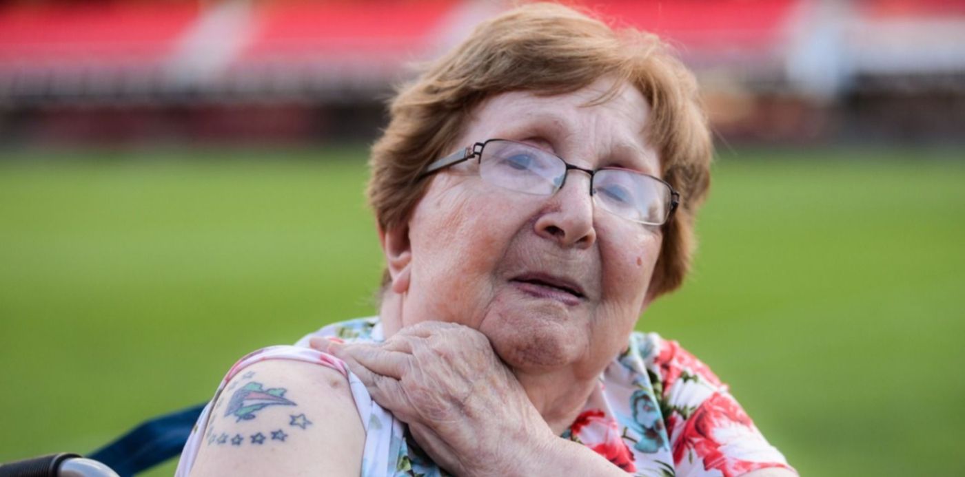 Chichita, la abuela de Estudiantes que cumple 90 años en cuarentena y con  homenajes