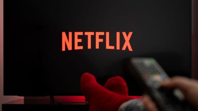 tras el desplome de las acciones, netflix lanza un plan mas barato pero con publicidad