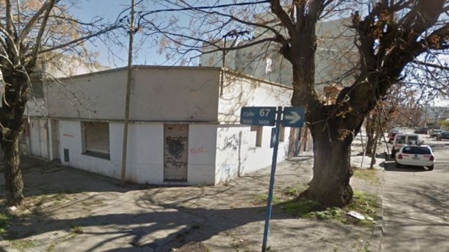 entradera a metros de parque castelli: golpearon a una mujer para robarle dinero y joyas