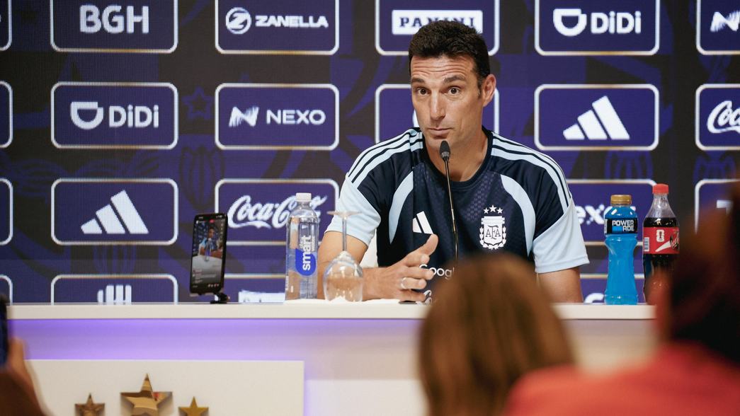 La revelación de Scaloni sobre su cariño por Estudiantes y la chance de dirigirlo en un futuro