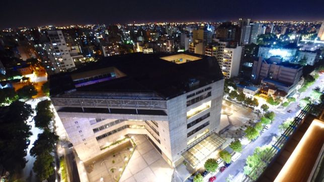 llega plateada al teatro argentino, la primera feria de arte contemporaneo bonaerense