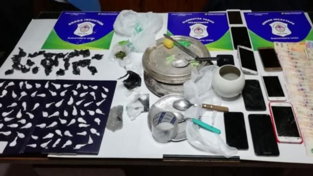 video: en la calle y a plena luz del dia, asi vendian droga en un barrio de la plata