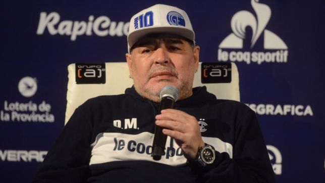 maradona exploto por las criticas por su ausencia en estancia chica, pero borro el posteo