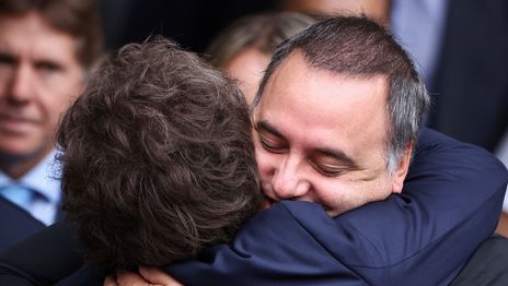 ¿Cuáles son los motivos por los que el Gobierno mantiene a Manuel Adorni pese al escándalo de su patrimonio?