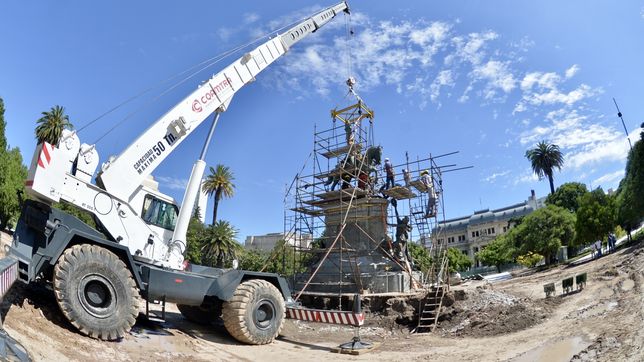 arrancaron urgentes trabajos en plaza san martin para restaurar el monumento