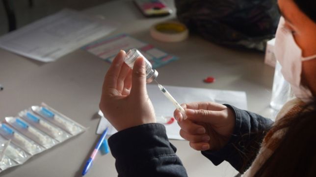 arranca la jornada de vacunacion libre para mayores de 18 anos en el rectorado de la unlp