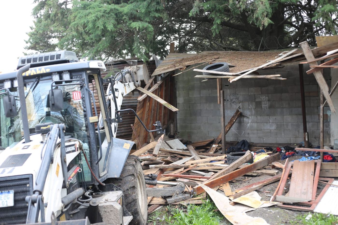 Una de las viviendas del asentamiento fue demolida por el Municipio