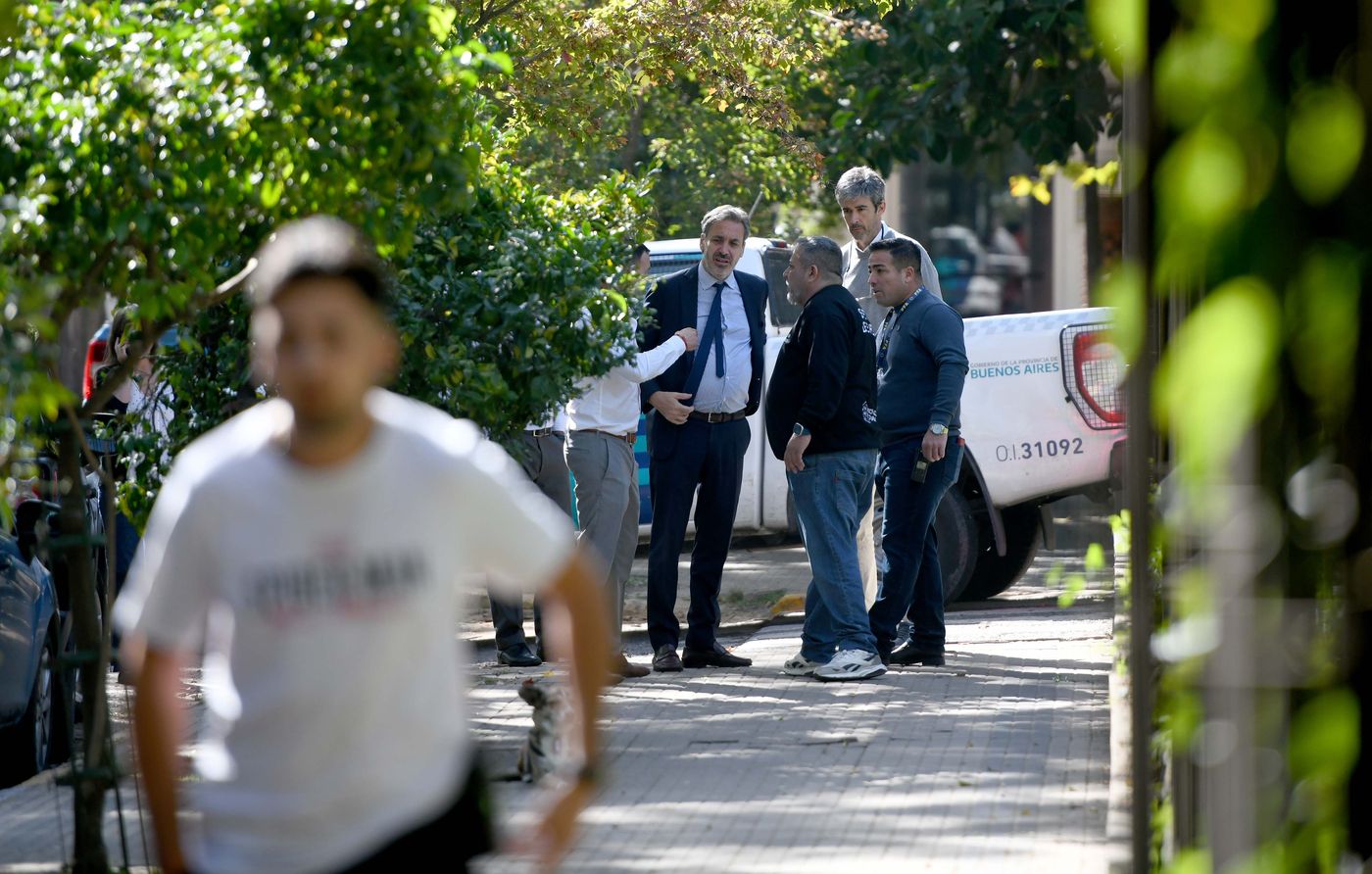 Operativo por la bebé muerta en la Facultad de Arquitectura (7)