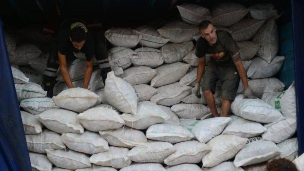 Buscan llenar 250 bolsas de tapitas de plástico para ayudar al Hospital de Niños