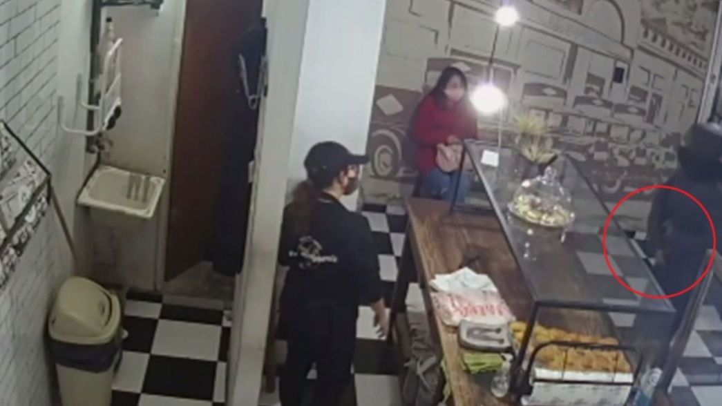 VIDEO: En segundos, así fue el robo en un local de La Mantequería en La Plata
