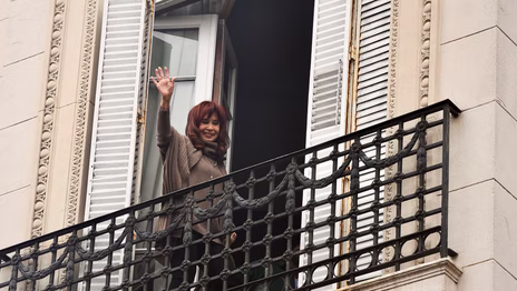 La Justicia evalúa darle la prisión domiciliaria a Cristina, pero restringiendo el uso del balcón