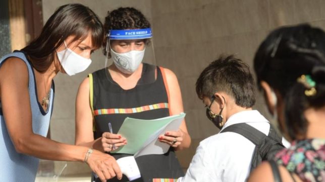 aceleran turnos de vacunacion a docentes para retomar la presencialidad desde el miercoles