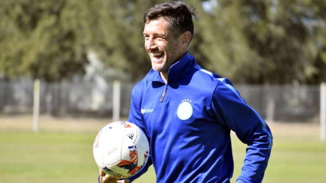 VIDEO: Con un gol olímpico de Licht, la Villa San Carlos quedó más cerca de la B Nacional