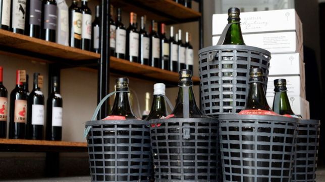 el alcohol en la cuarentena y la reinvencion de las vinotecas en la plata