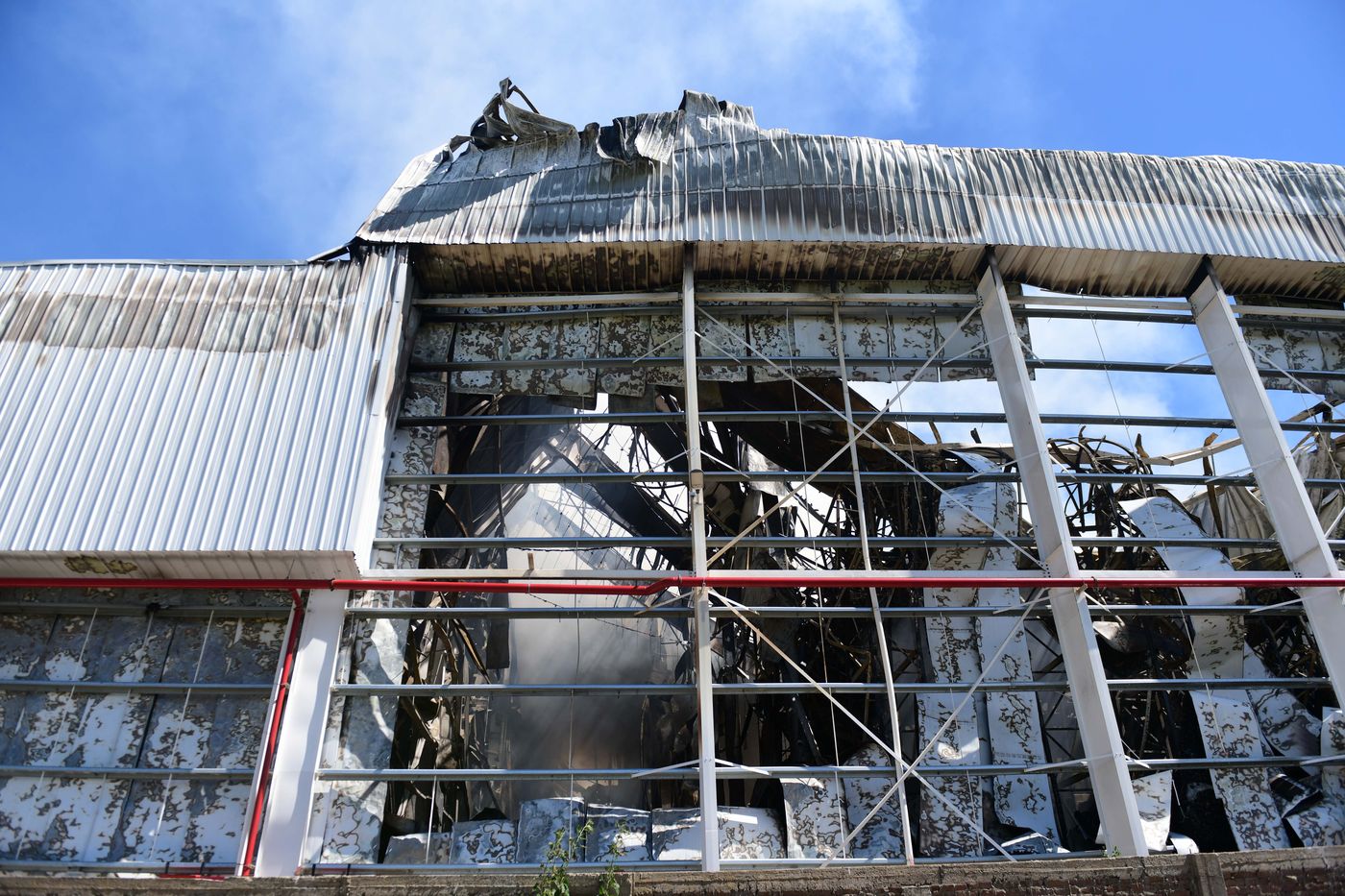 El incendio en el Frigorífico Gorina dejó severos daños estructurales y el área de despostada fue la más afectada.