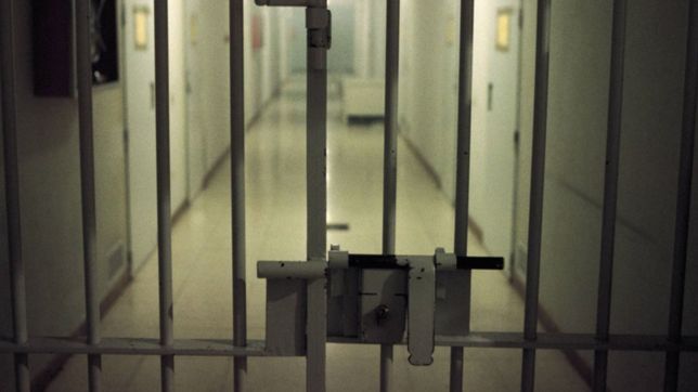 yerba, mayonesa y marihuana: asi intentaron meter droga en una carcel de la plata