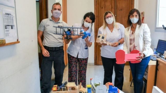 presos bonaerenses donaron juguetes artesanales al hospital de ninos de la plata