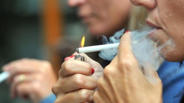 malas noticias para los fumadores: por segunda vez en el ano, aumentaron los cigarrillos