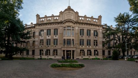 El Gobierno cuestionó al Colegio Nacional por una charla sobre Cristina Kirchner El Gobierno cuestionó al Colegio Nacional por una charla sobre Cristina Kirchner