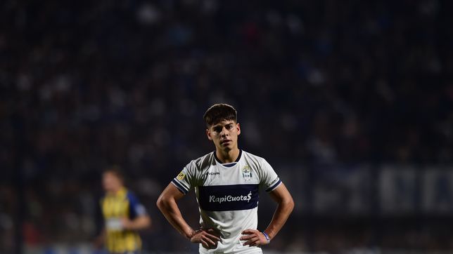 benjamin dominguez se despidio de gimnasia y se sube al avion rumbo a italia