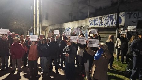 Somos un blanco a toda hora: los vecinos de Tolosa se movilizaron por el hartazgo ante la inseguridad Somos un blanco a toda hora: los vecinos de Tolosa se movilizaron por el hartazgo ante la inseguridad