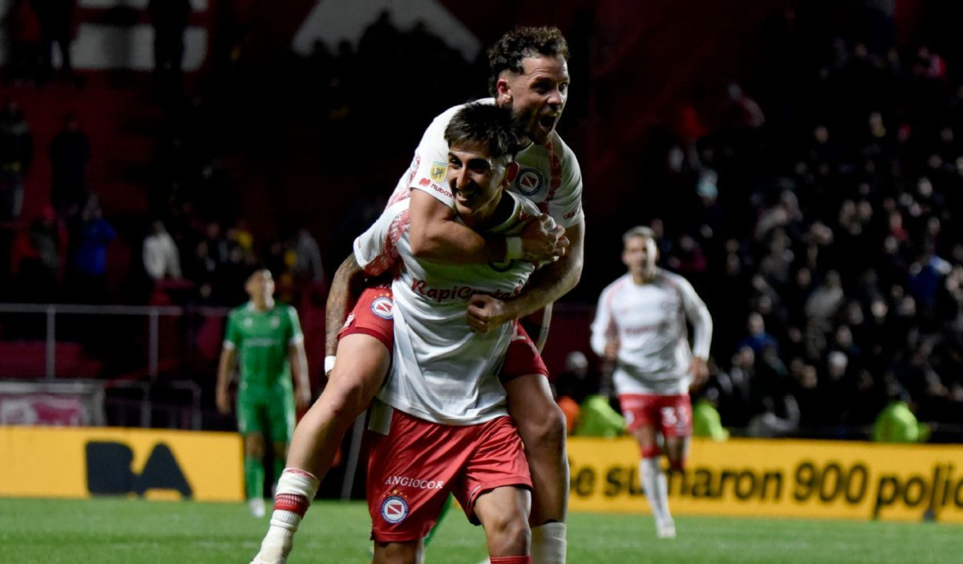 Alan Lescano festejo gol Argentinos Juniors