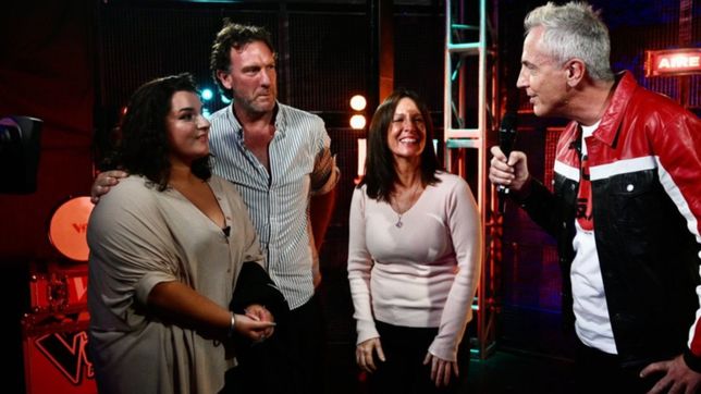 una platense hace estragos en la voz: sorprendio en el debut y gano la primera batalla