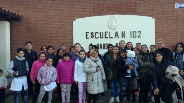 ratas, goteras y vidrios rotos: el deplorable estado de la primaria de 7 y 32