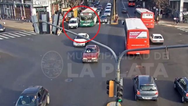 video: identificaron la camioneta usada en un robo cerca de la estacion de trenes
