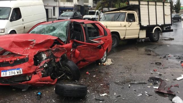 violento accidente en la plata: un cooperativista perdio la vida
