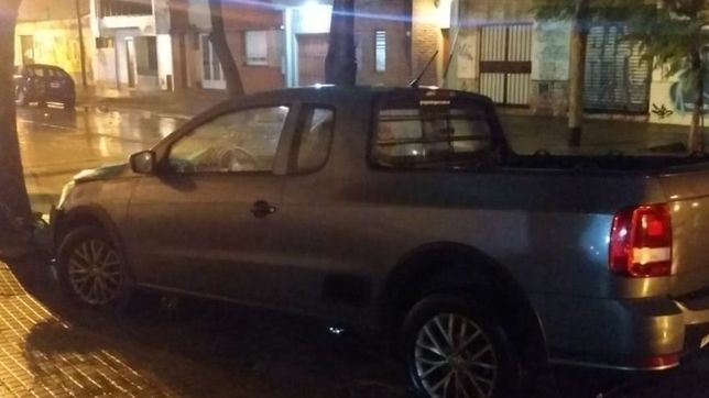 intentaron robarle la camioneta, choco y aun asi logro atrapar al ladron