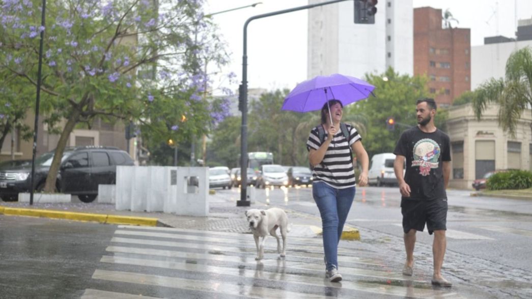 Se oscureció el cielo, volvió a llover en La Plata y así seguirá el clima