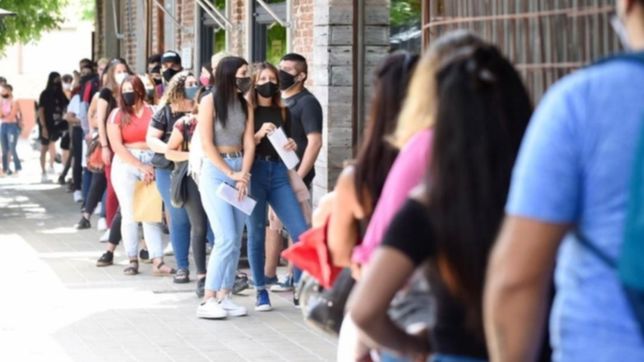 el gobierno extendio el cobro del bono de hasta $10.000 para los trabajadores despedidos