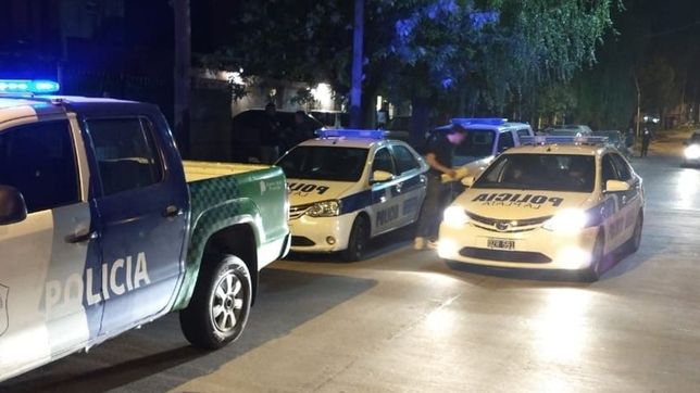 asaltaron a una pareja de comerciantes en el mondongo, los ataron y huyeron en su auto
