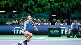 tomas etcheverry gano un partidazo y le dio el primer punto a argentina en la copa davis