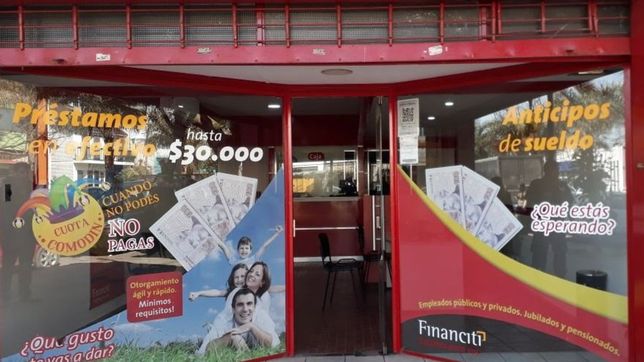 fue a pedir un prestamo, no tenian sistema, apunalo al empleado y termino robando
