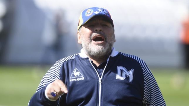 la frase de maradona que lo deja con un pie afuera de gimnasia