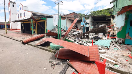 Un sismo de 7,4 grados en Colombia sacudió Bogotá y otras ciudades y derrumbó edificios