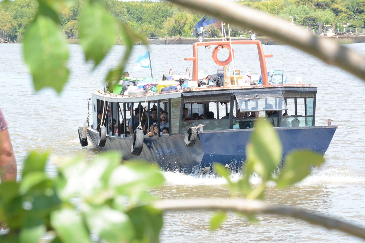 Lancha Isla Paulino.jpg