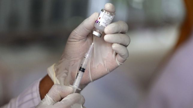 el gobierno confirmo que llegaran 4 millones de dosis de la vacuna de astrazeneca