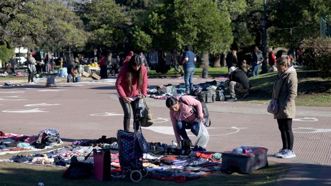 se agudiza el conflicto entre los puesteros de plaza san martin y la comuna por la mudanza