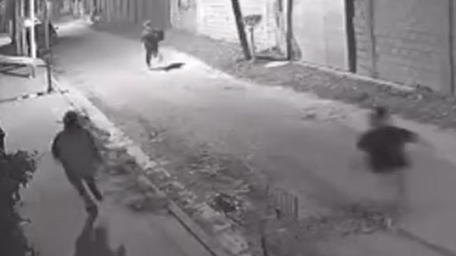 persiguieron y apunalaron a un hombre en un brutal ataque que quedo filmado