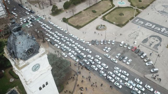 video: asi se vio la marcha de los taxistas contra uber desde #eldronede0221